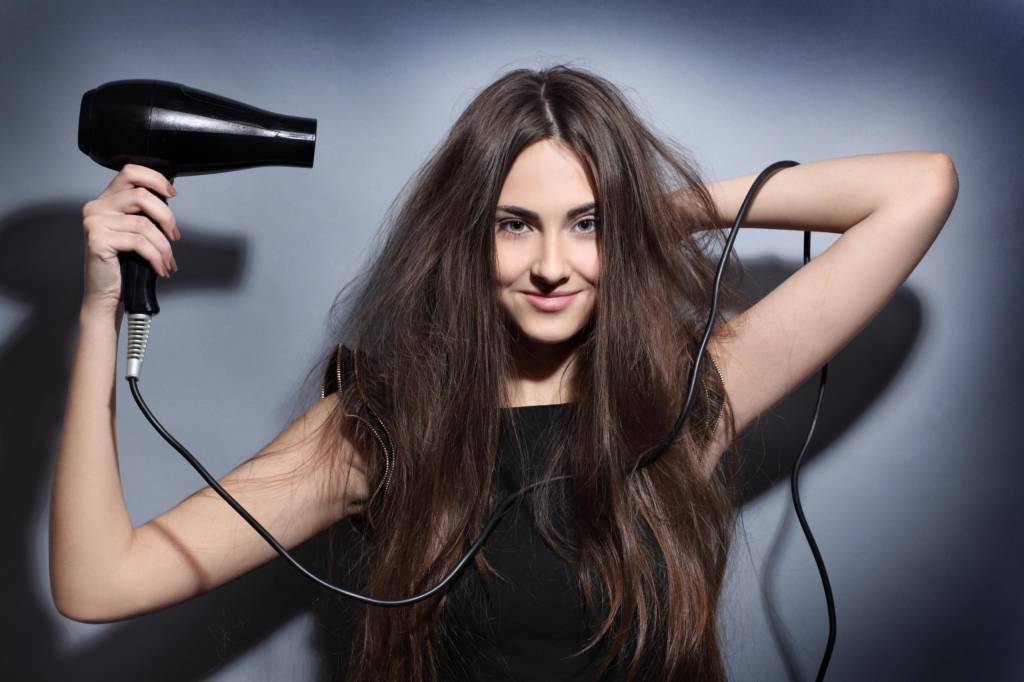 BLOG #9: 8 onmisbare weetjes over jouw föhn! - KOOS • alles voor je haar