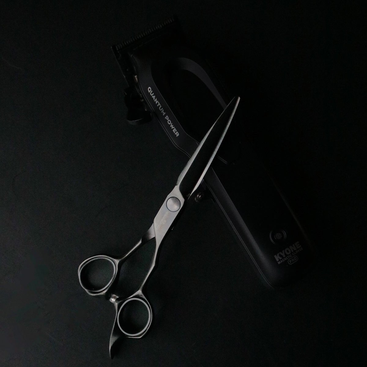 Kyone Schaar 810B Black 5.7 - KOOS • alles voor je haar